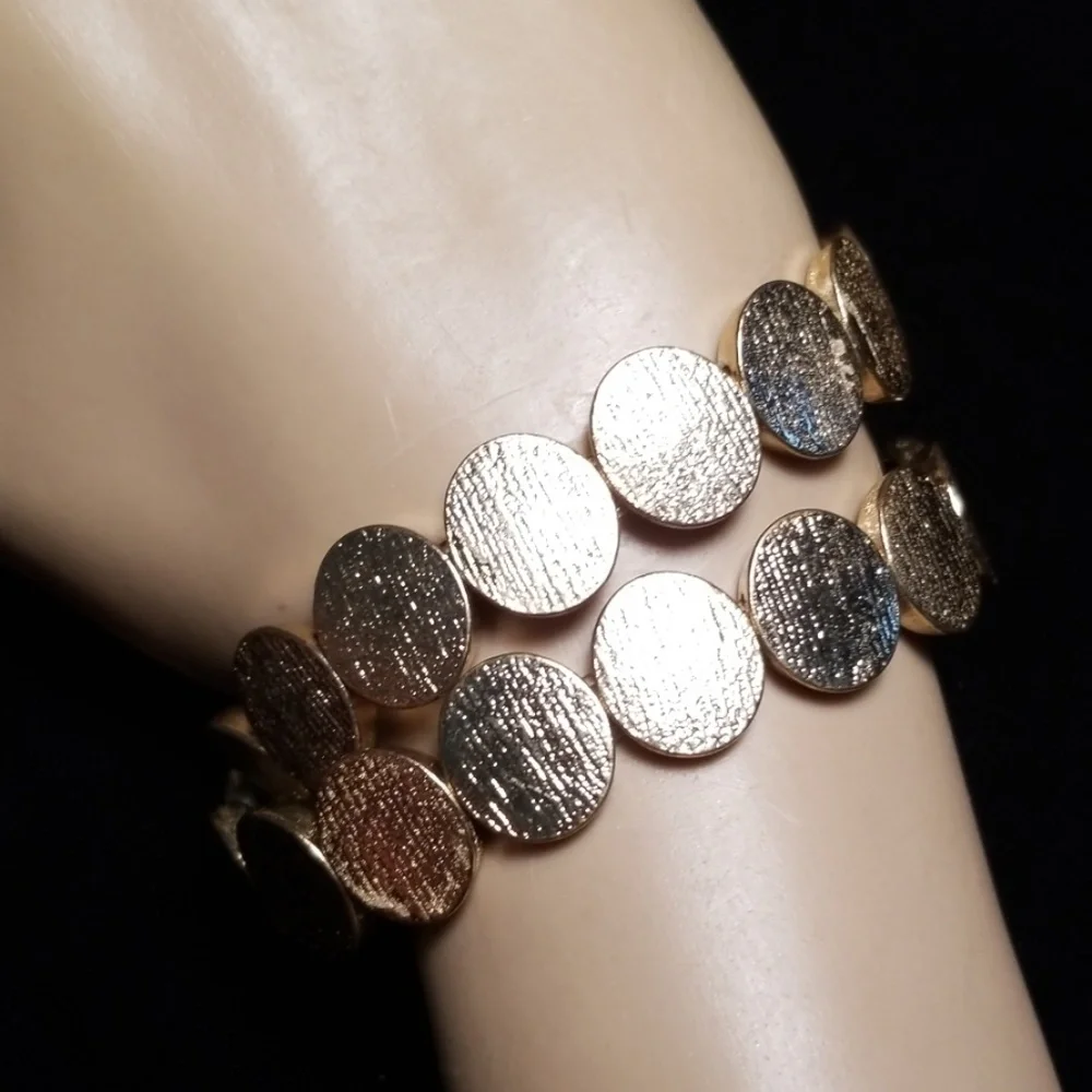NWT Goldtone Textured Metal Stretch Bracelet Set - Picture 8 of 9